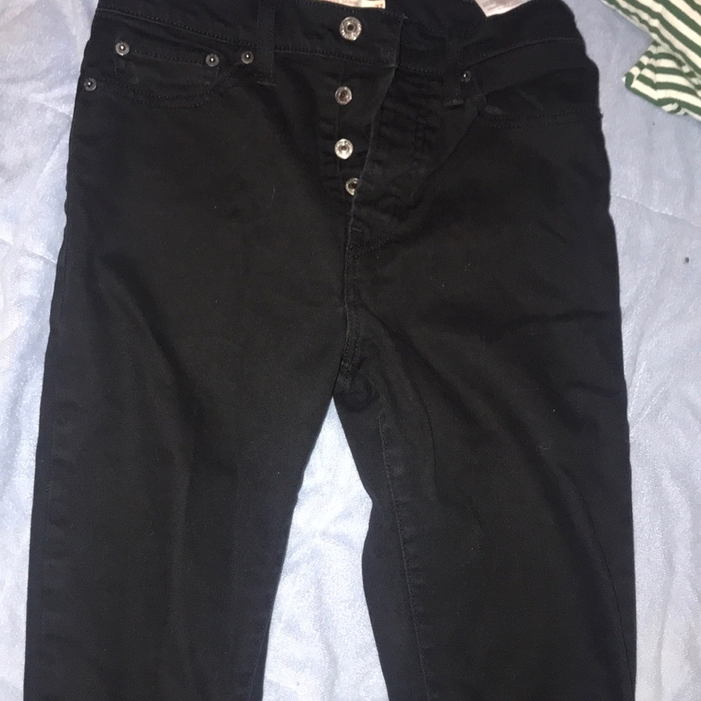 Women’s Levi Ripped Jeans